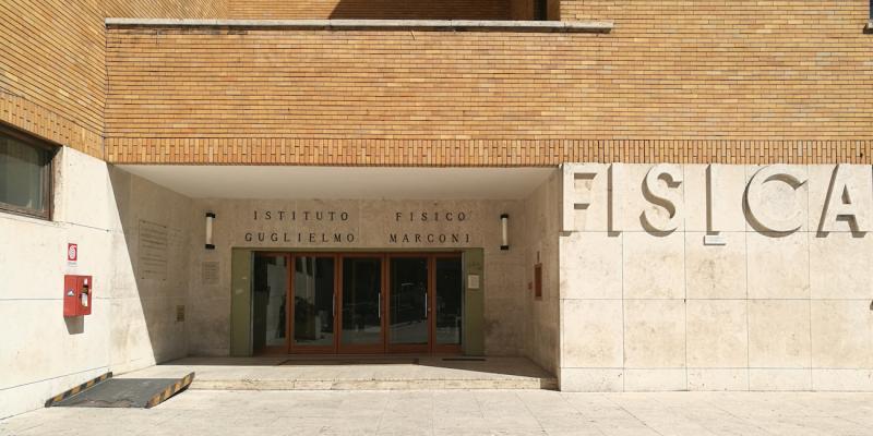 Ingresso dell'Edificio di Fisica Guglielmo Marconi